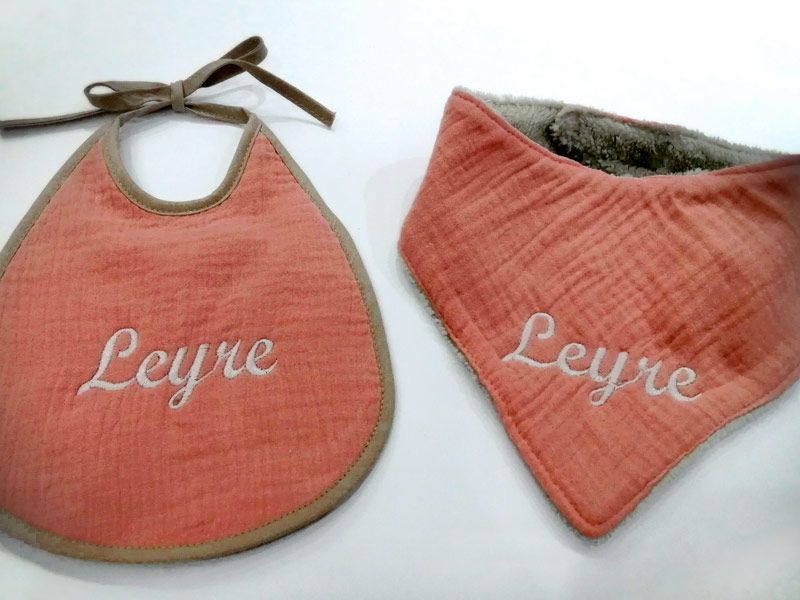 Conjuntos bordados para bebés