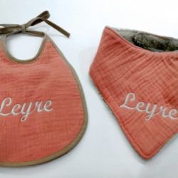 Conjuntos bordados para bebés