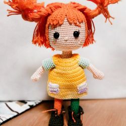 Peluches de personajes infantiles tejidos a mano