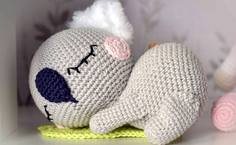 Peluche de Koala hecho de lana a mano en Entre Lanas y Algodones